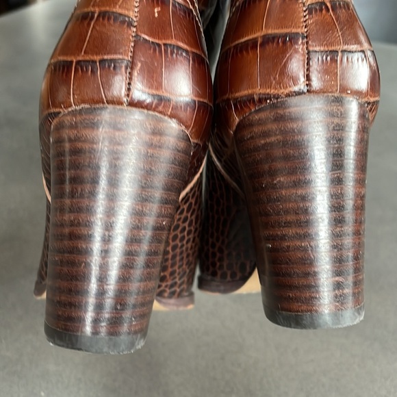 Chelsea & Violet crocs embossed print. Best for narrow feet - Picture 10 of 10